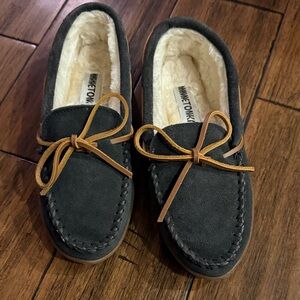 MINNETONKA - Navy Blue - Size 8